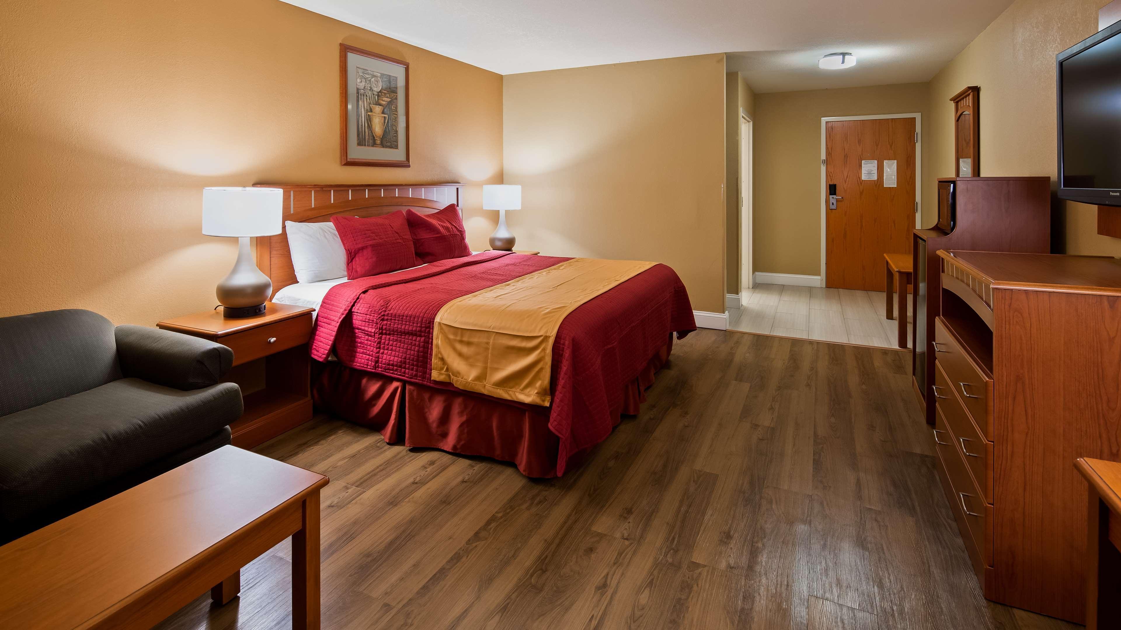 Kenwood Best Western Plus Hannaford Inn & Suites מראה חיצוני תמונה
