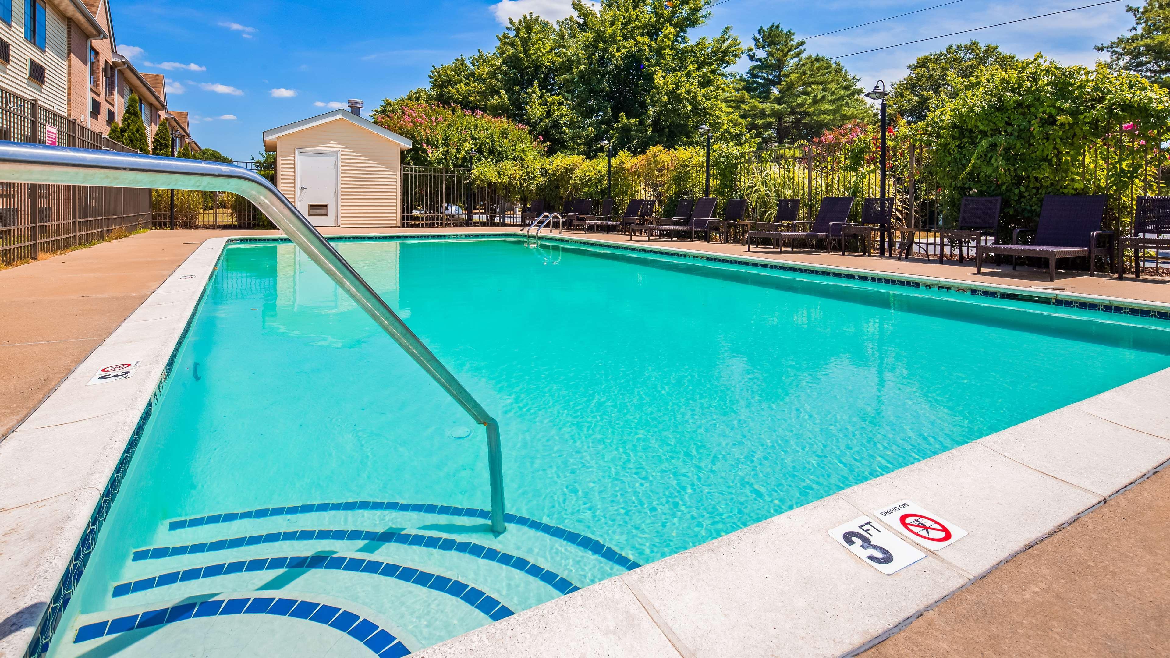 Kenwood Best Western Plus Hannaford Inn & Suites מראה חיצוני תמונה